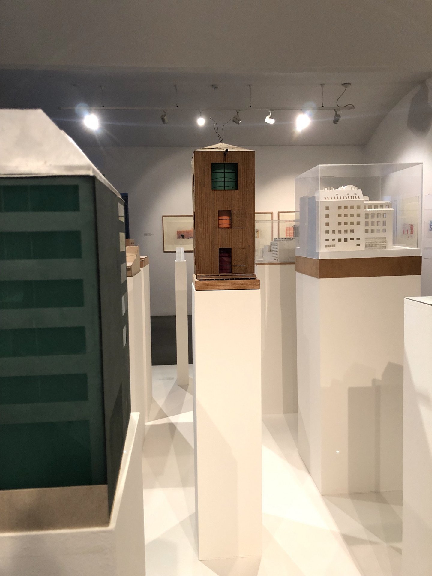 Expozice výstavy Alena Šrámková: architektura v Muzeu Kampa
