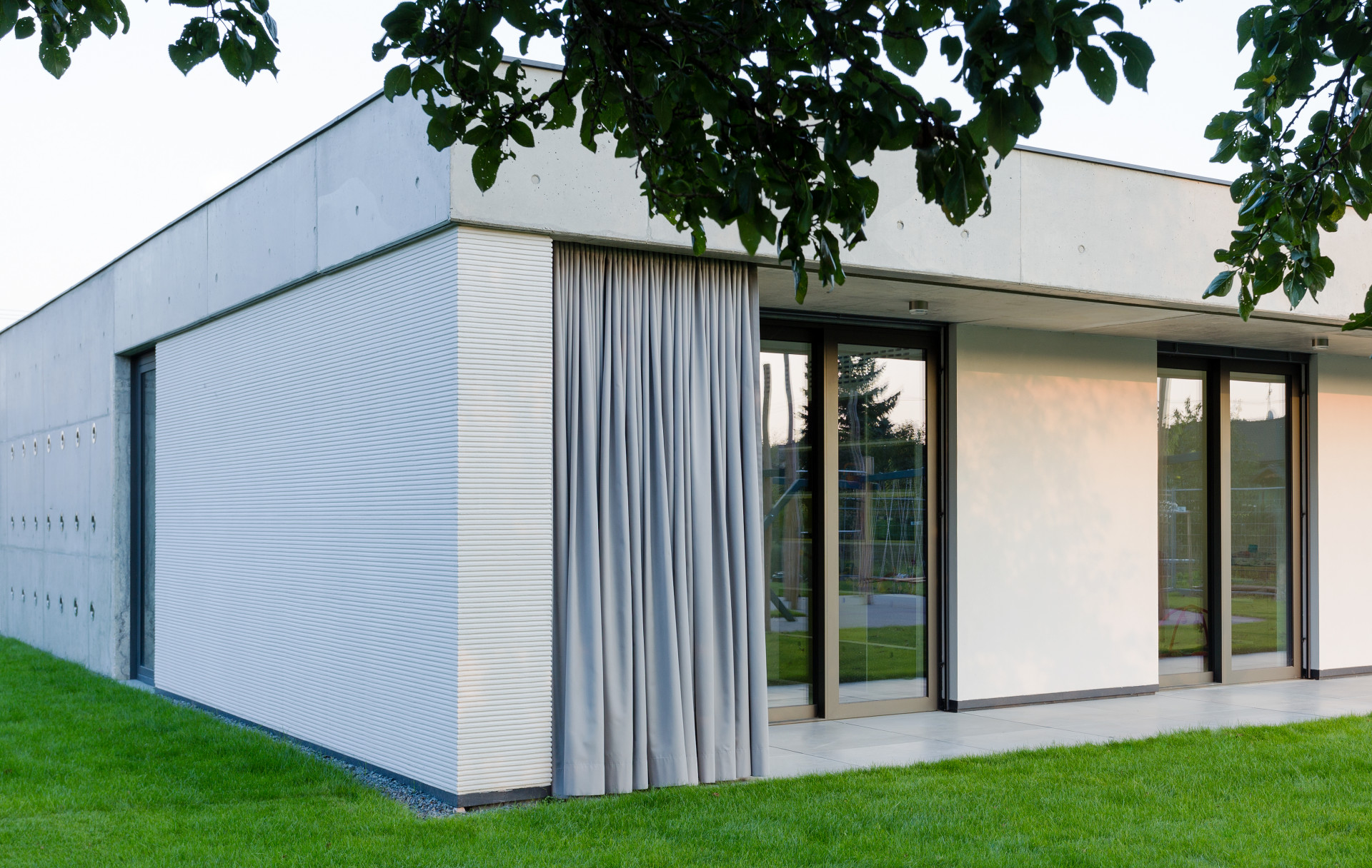 Rodinný dům s atriem od Jiřího Vokřála a Hany Horákové