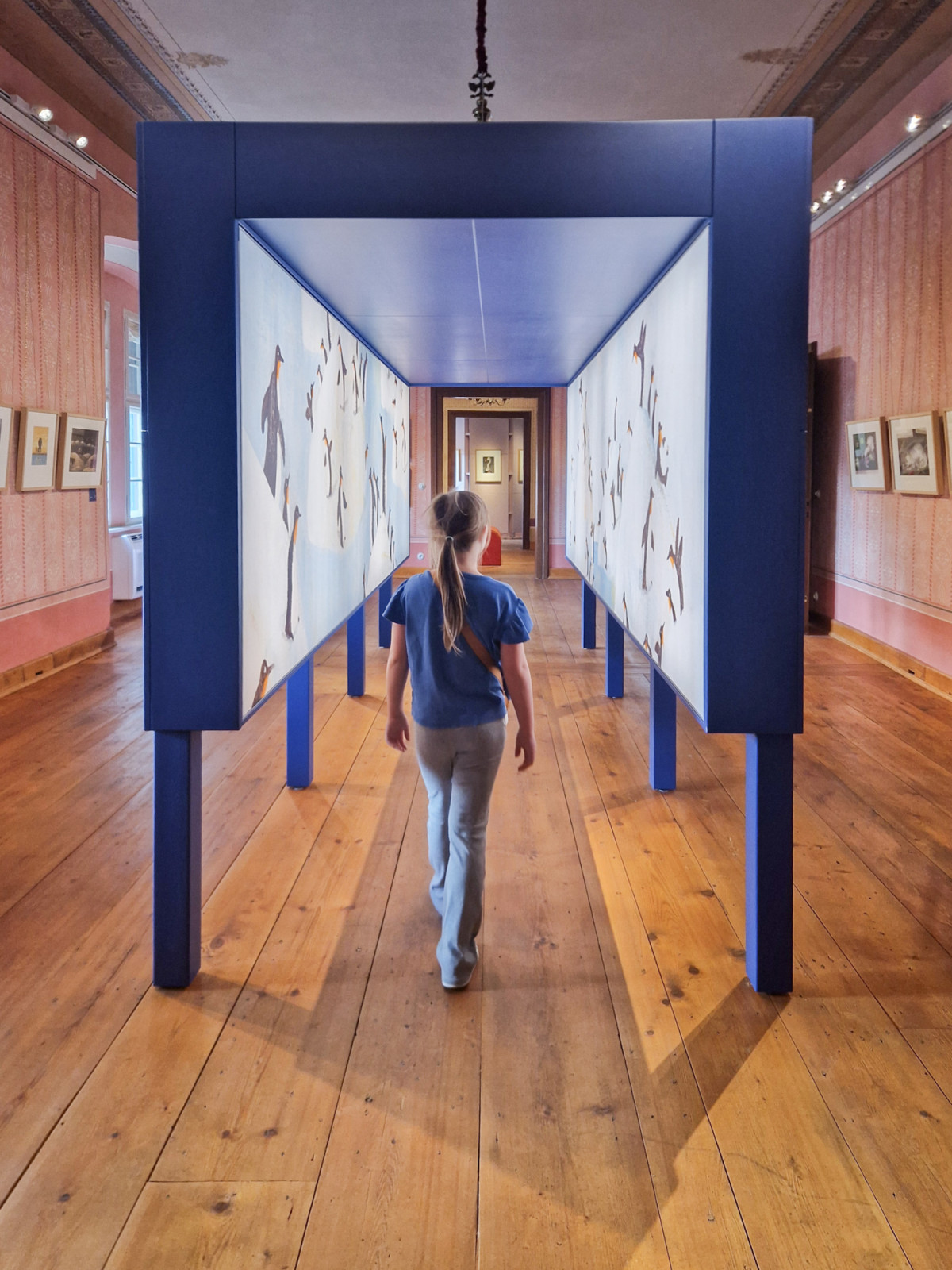 Součástí expozice je řada na míru vytvořených prvků
