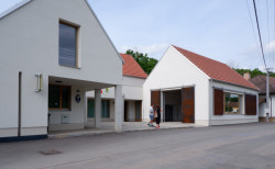 Soňa Urbánková navrhla obecní dům pro malou moravskou vesnici. Vešel se do něj komunitní sál, obecní úřad i ordinace