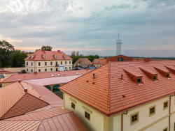 Řád bosých karmelitek proměňuje zemědělský statek v Drastech na své nové sídlo.