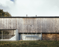 Stodola proměněná v sochařský ateliér od architekta Thomase Randall-Page