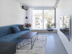 Interiér mezonetového bytu v Praze-Podolí, SMLXL