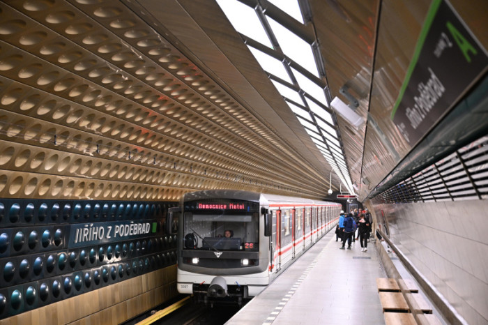 Po deseti měsících se otevřela zrekonstruovaná stanice metra Jiřího z Poděbrad