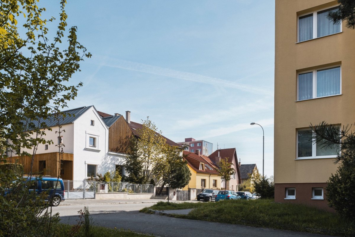 Rodinný dům s přístavbou v Plzni, PRO-STORY: Původní řadový dům v Plzni-Lichotíně rozšířila nová přístavba