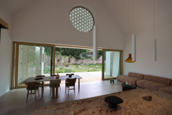 Interiér domu Oskar architekta Jana Žaloudka, realizovaný stavební firmou S-B (Dům Oskar architekta Jana Žaloudka, realizovaný stavební firmou S-B)