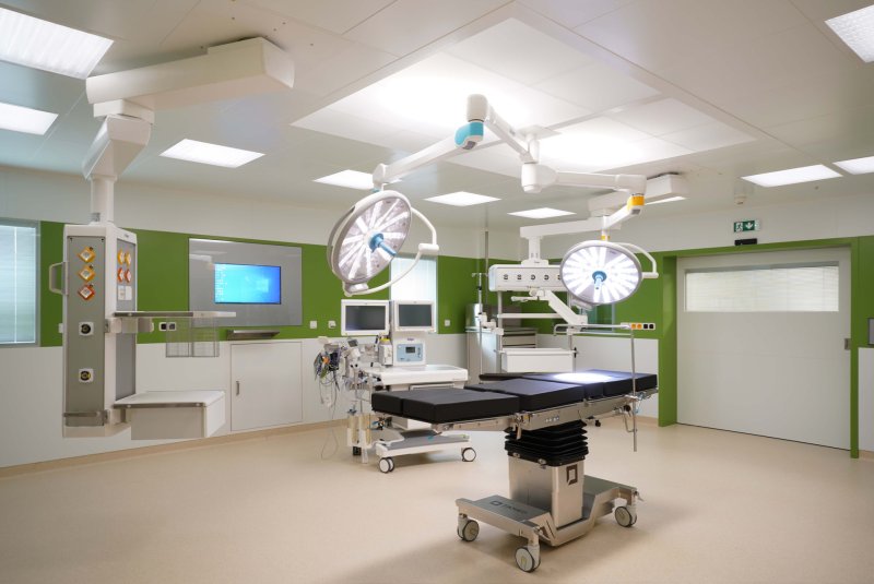 Špičkový operační sál splňuje nejvyšší legislativní i hygienické standardy. (Karvinská hornická nemocnice postavená z modulů KOMA)