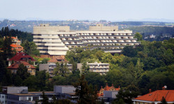 Sloužil jako luxusní ubytovací komplex pro zahraniční delegace.