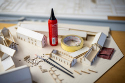 Fakulta architektury ČVUT vyhlašuje výběrová řízení na pozice vedoucí*ho ústavu a vedoucí*ho a asistenta nebo asistentky dvou ateliérů.