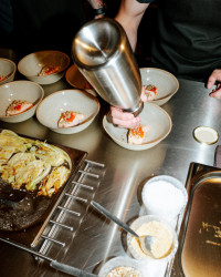 Restaurace Marie B, Olgoj Chorchoj: Čtyřchodové obědy a večeře servírují formou carte blache – jídlo hostům odprezentují až poté, co dojedí