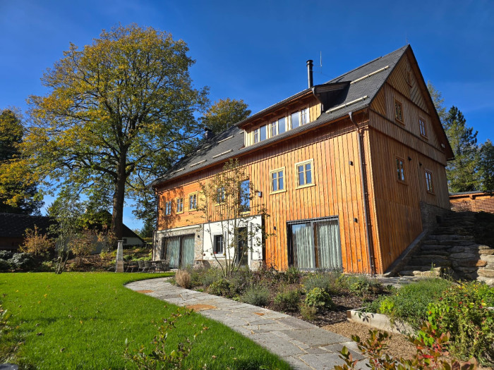 Roubenky ze stromu douglaska. Douglaska se vyznačuje přírodní krásou, pevností, odolností a estetickým vzhledem.