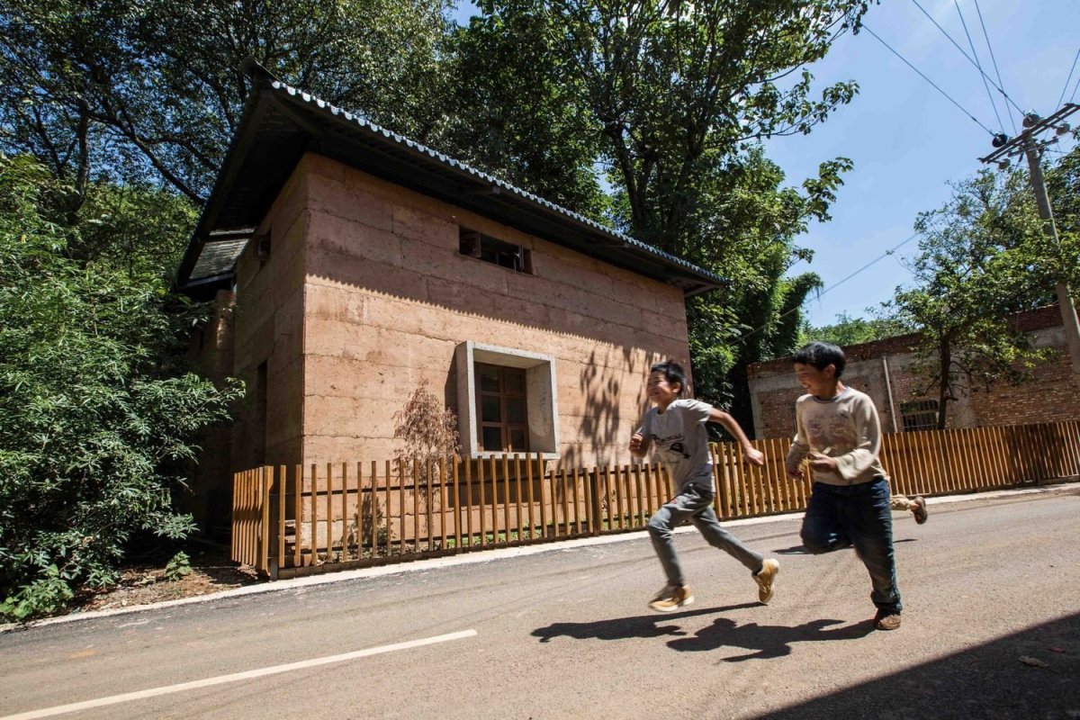 Rekonstrukce zemětřesením zničené čínské vesnice Guangming