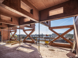 Budova Centrálních polytechnických dílen s Galerií města Pardubic v areálu Winternitzových automatických mlýnů v Pardubicích od ateliéru Šépka architekti