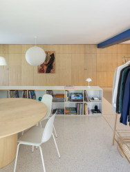 Autoři vytvořili vícegenerační bydlení pro mladý pár a rodiče, s dostatkem soukromí, ale i výhodou vzájemné blízkosti. (Byt bazén, GRAU)