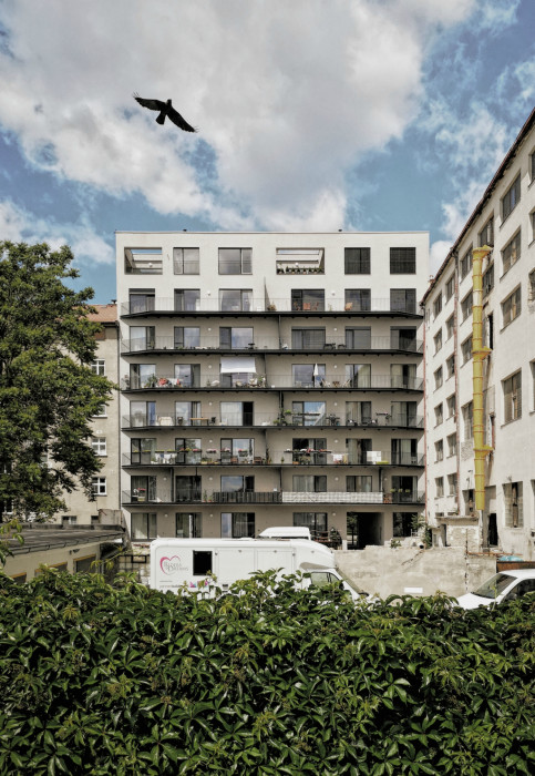 Bytový dům Račianska, GutGut