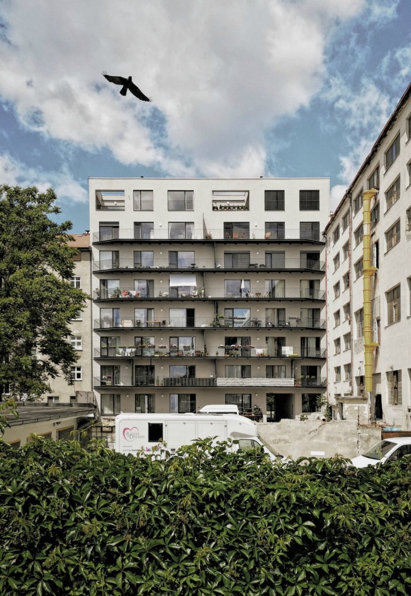 Bytový dům Račianska, GutGut
