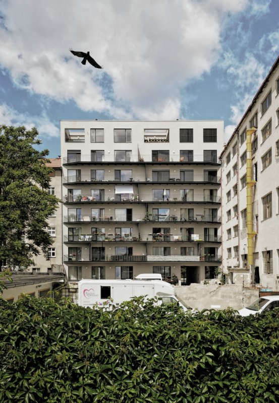 Bytový dům Račianska, GutGut