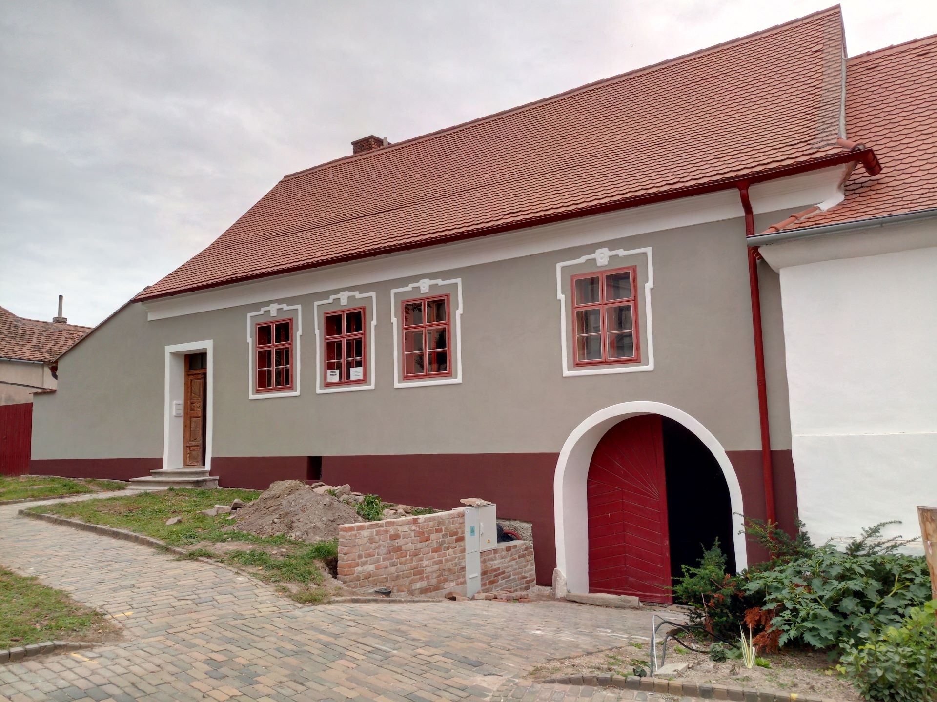 Rekonstrukce historického domu v Šatově, Hlinaři