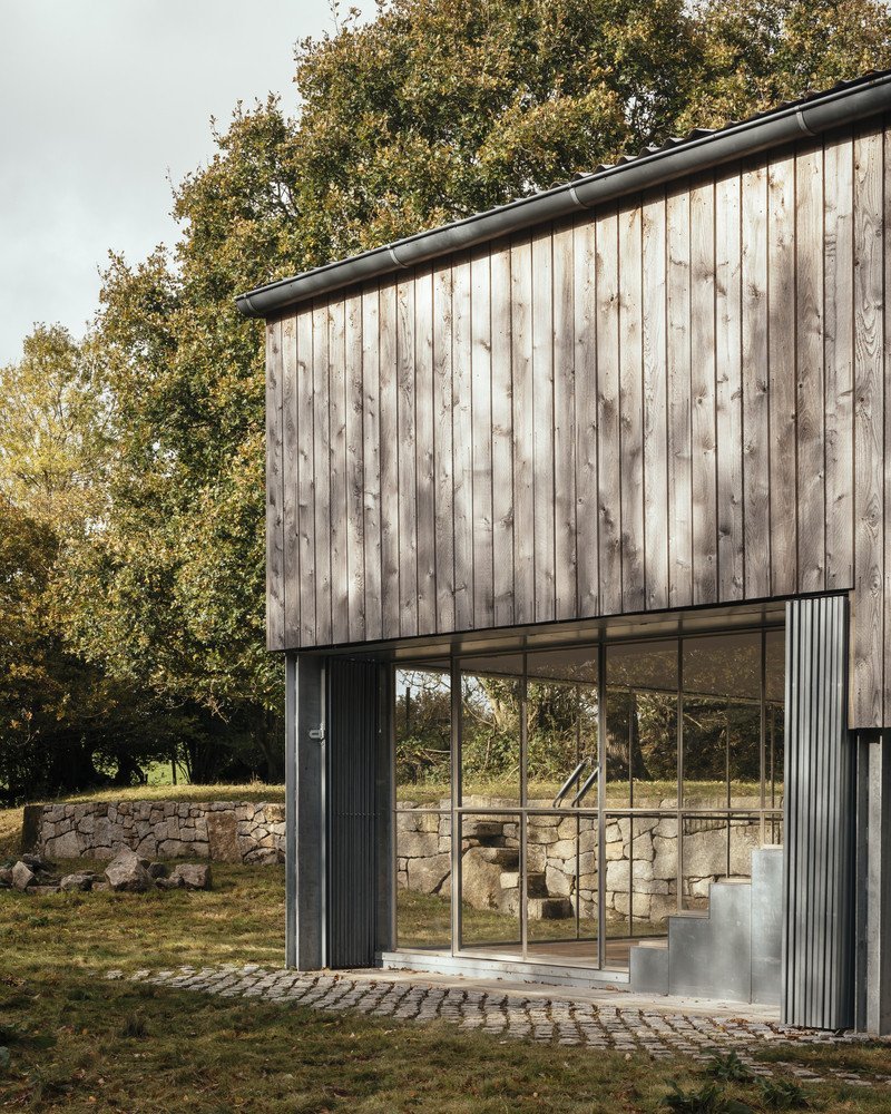 Stodola proměněná v sochařský ateliér od architekta Thomase Randall-Page