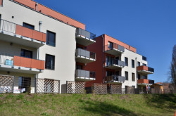 Uplatnění fasádních desek Cembrit Raw na balkónových konstrukcích - foto