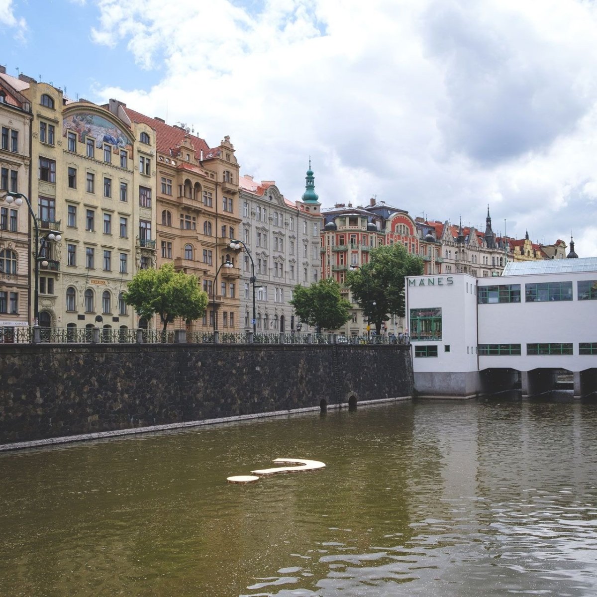 SCULPTURE LINE 2016, Praha: Junichiro Ishii, Otazník – foto
