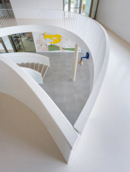 V Šeberově mají novou základní školu. Navrhlo ji studio ADR.