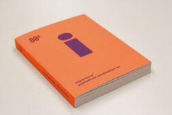 Kniha Improvizace zachycující 80. léta v architektuře od Petra Vorlíka a Jana Zikmunda