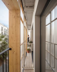 Dočasný bytový dům v Barceloně, Straddle3 + Eulia Arkitektura + Yaiza Terré