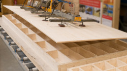 Každý ELEMENT tvoří spodní deska, žebrová konstrukce a horní deska