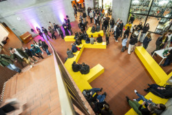 Na fakultě architektury ČVUT v Praze probíhá výstava ateliérových prací. Navštívit ji je možné do 7. února 2025.