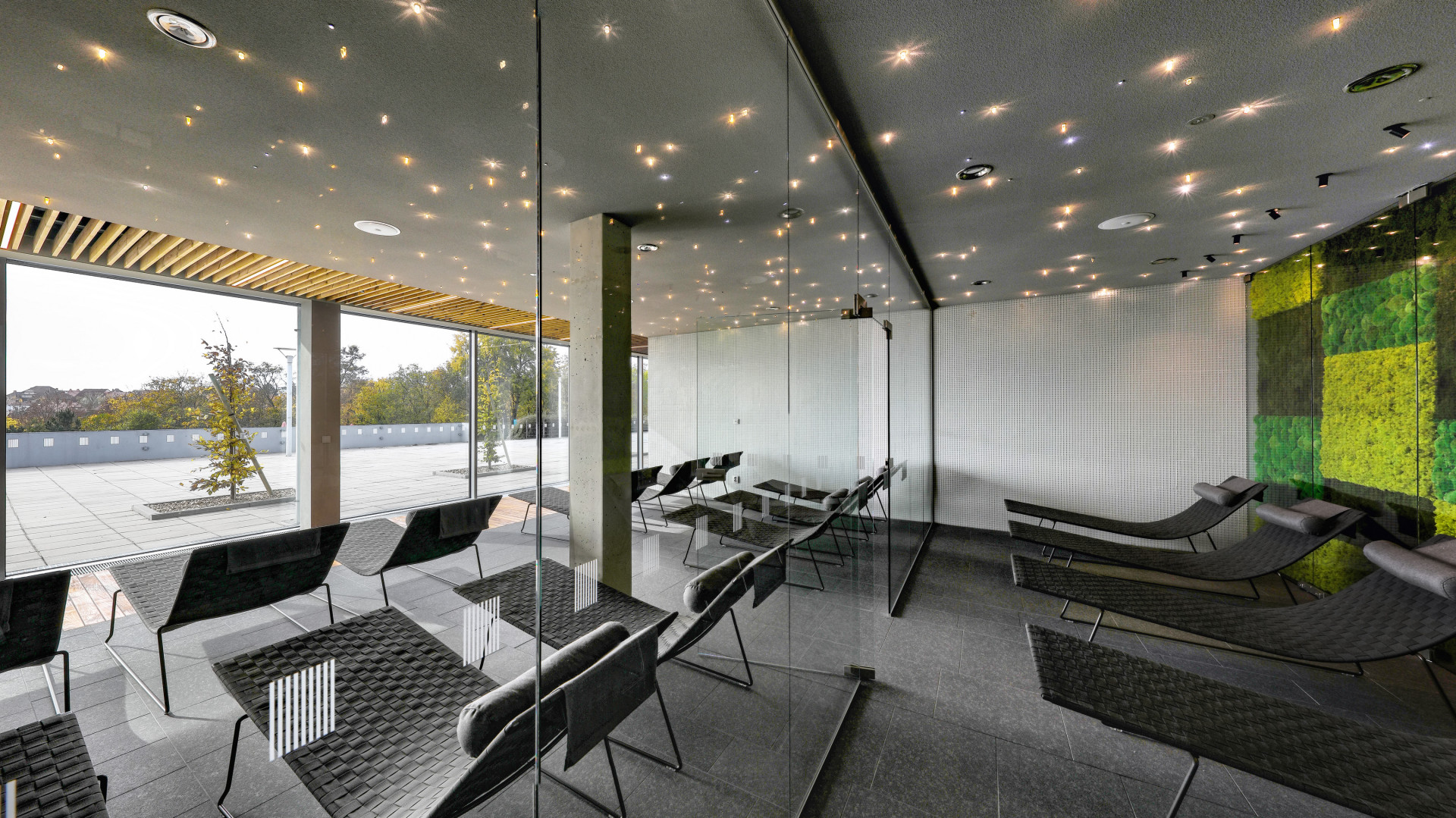 Architekti D.R.N.H. - Wellness Kraví hora: I z interiérů jsou výhledy na Brno díky proskleným stěnám