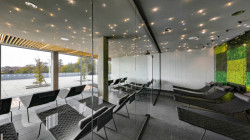 Architekti D.R.N.H. - Wellness Kraví hora: I z interiérů jsou výhledy na Brno díky proskleným stěnám