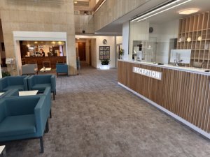 Realizace v hotelu Ilf v Praze, kde byly lamely Flotex použity při renovaci lobby a přilehlé restaurace