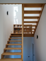 Rodinný dům a sídlo firmy Eko Modular hned vedle sebe - vše z modulů.