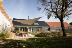 Rodinný dům v Polánce, CL3: Dům, který pro svou rodinu navrhl spoluzakladatel architektonického studia CL3 se nachází v klidné obci Polánka nedaleko Moravského Krumlova