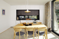 Rodinný dvojdům v Klánovicích od Jakuba Chocholy