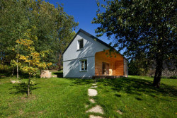 Dům pod třešní, MAJO