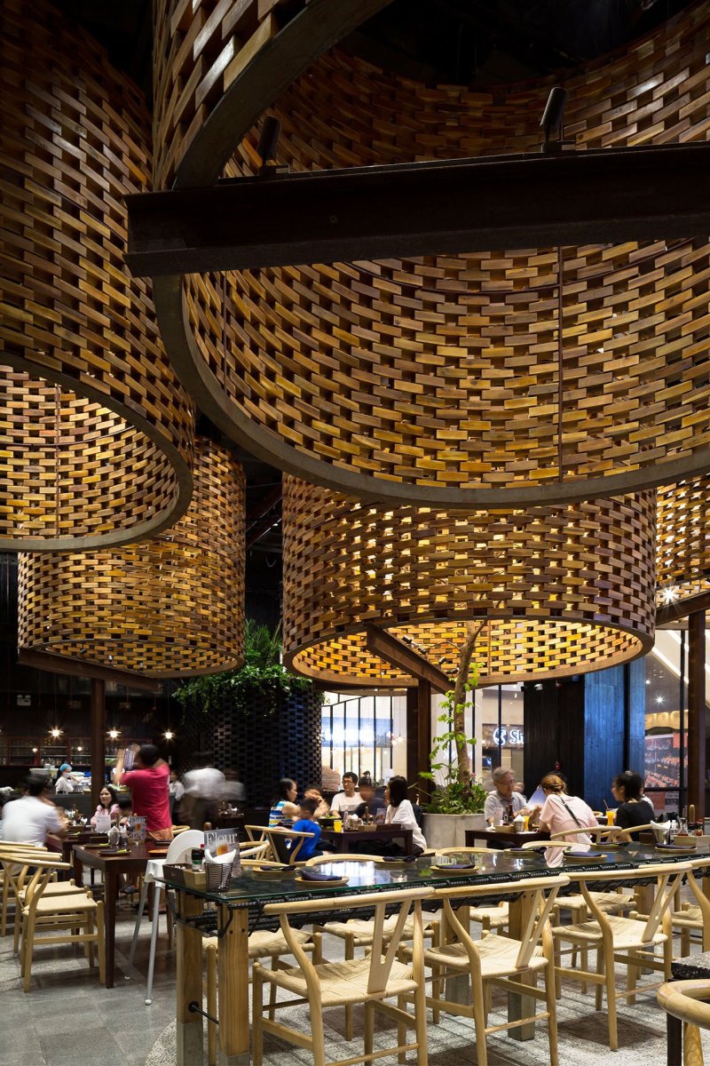 Restaurace Pizza 4P’s v Hanoji od česko – vietnamského studia ODDO
