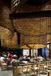 Restaurace Pizza 4P’s v Hanoji od česko – vietnamského studia ODDO