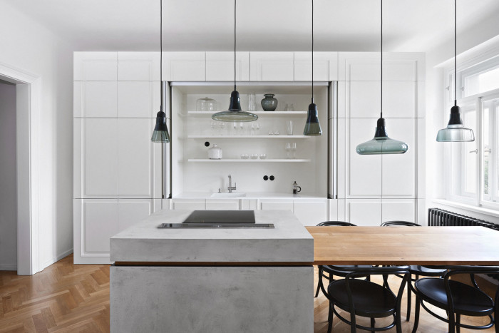 Kuchyně na míru od DEVOTO propojuje precizní řemeslo s čistotou současného designu.