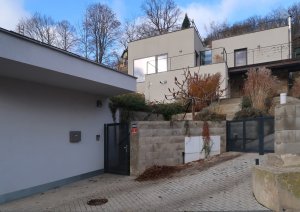 Kryštof Štulc/Atelier.. [dvě tečky], rodinný dům s prodejnou v Děčíně.