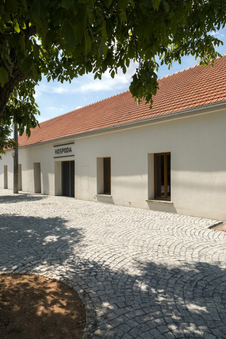 Rekonstrukce hospody se sálem v Máslovicích od bod architekti