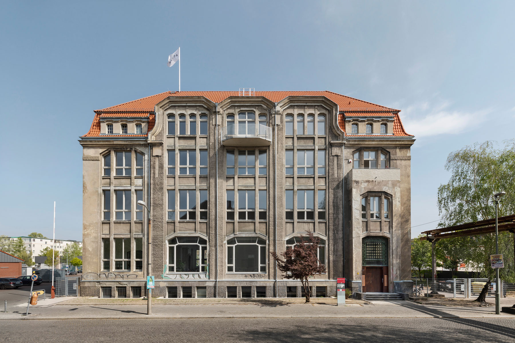 Rekonstrukce vily Heike; Christof Schubert Architekten: Jedna z prvních železobetonových staveb v Berlíně nově slouží berlínským umělcům