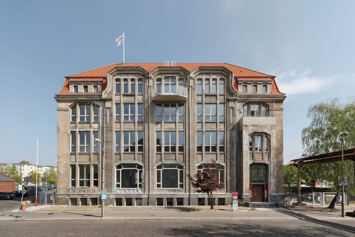 Rekonstrukce vily Heike; Christof Schubert Architekten: Jedna z prvních železobetonových staveb v Berlíně nově slouží berlínským umělcům