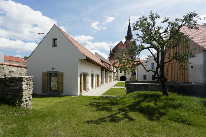 Úprava bývalé fary ve Chvalšinách na zařízení pro  pobyty osob s poruchami autistického spektra, 4DS