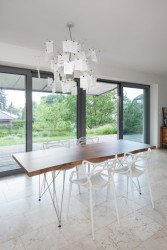 Stůl od studia SAD pro Master&Master