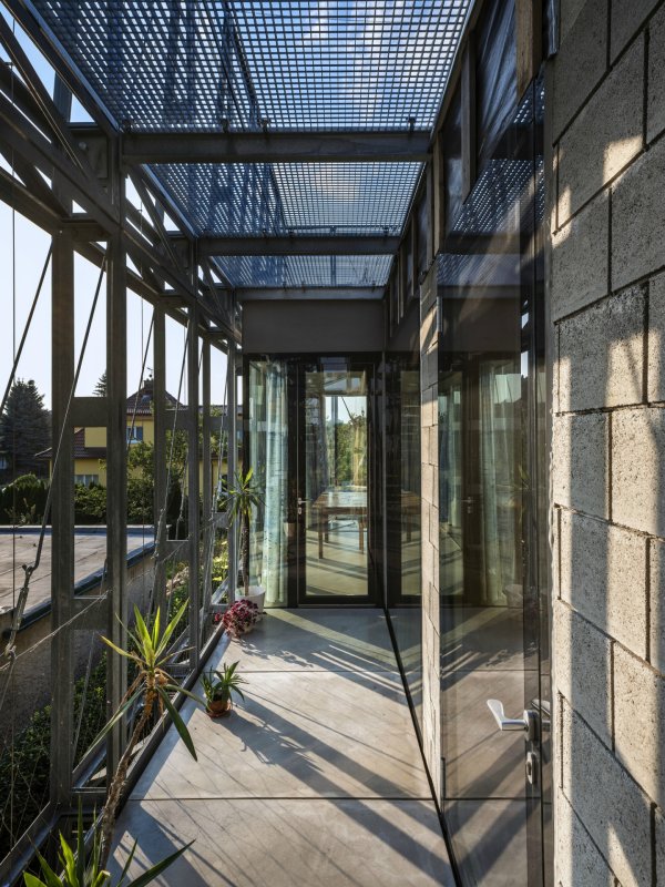 Dům v ocelovém korzetu, Jan Šépka /Šépka architekti/