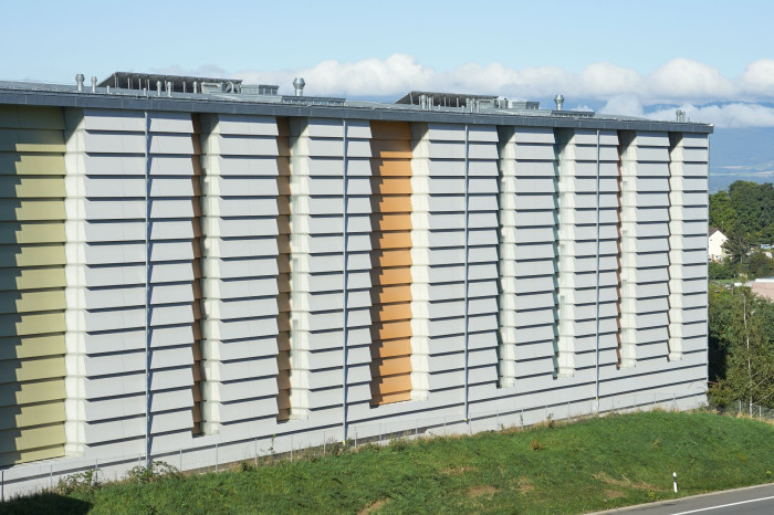 MFH Mont Sur Lausanne ve Švýcarsku s fasádou Swisspearl Planea