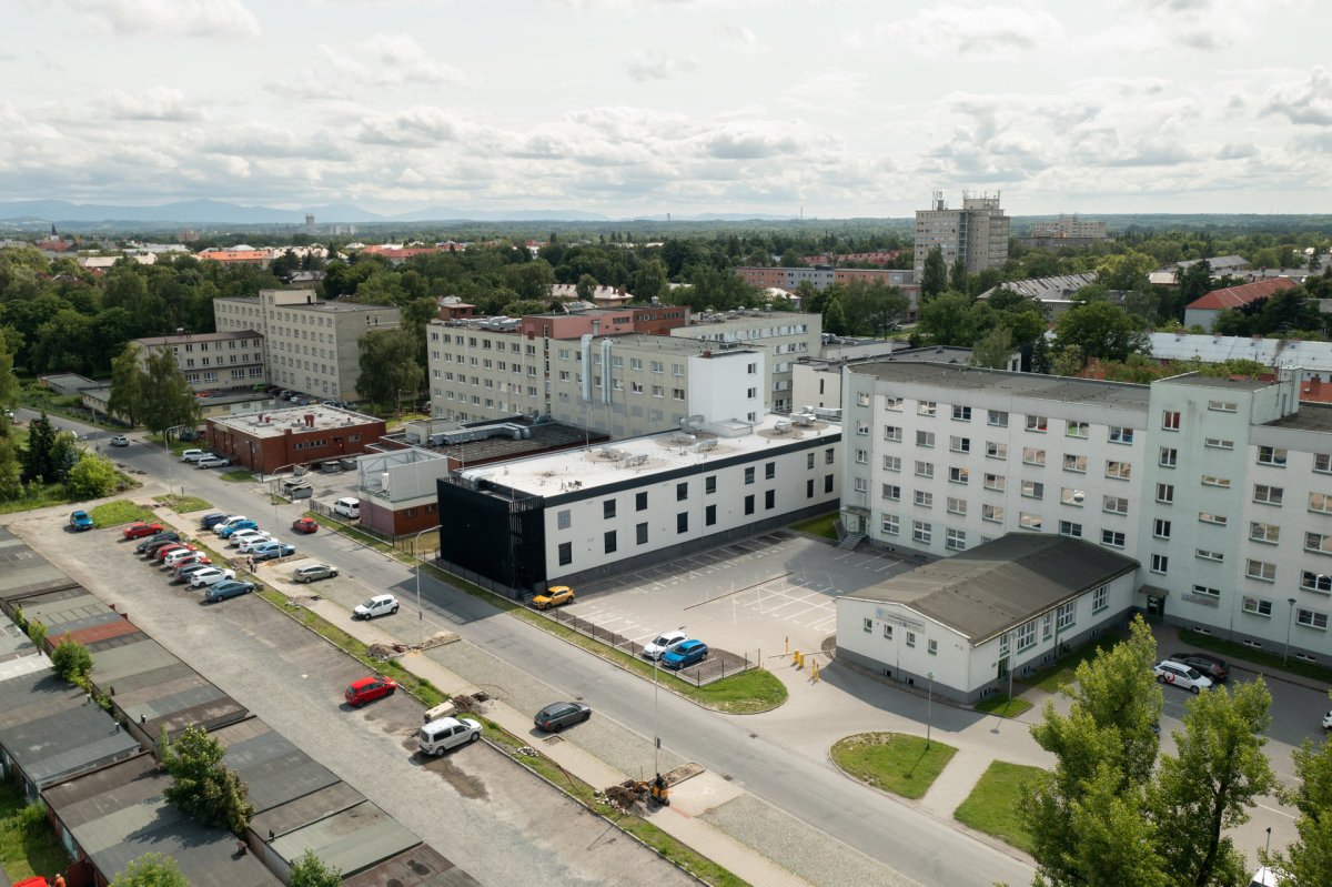 Karvinská hornická nemocnice, přístavba z modulů (Karvinská hornická nemocnice postavená z modulů KOMA)