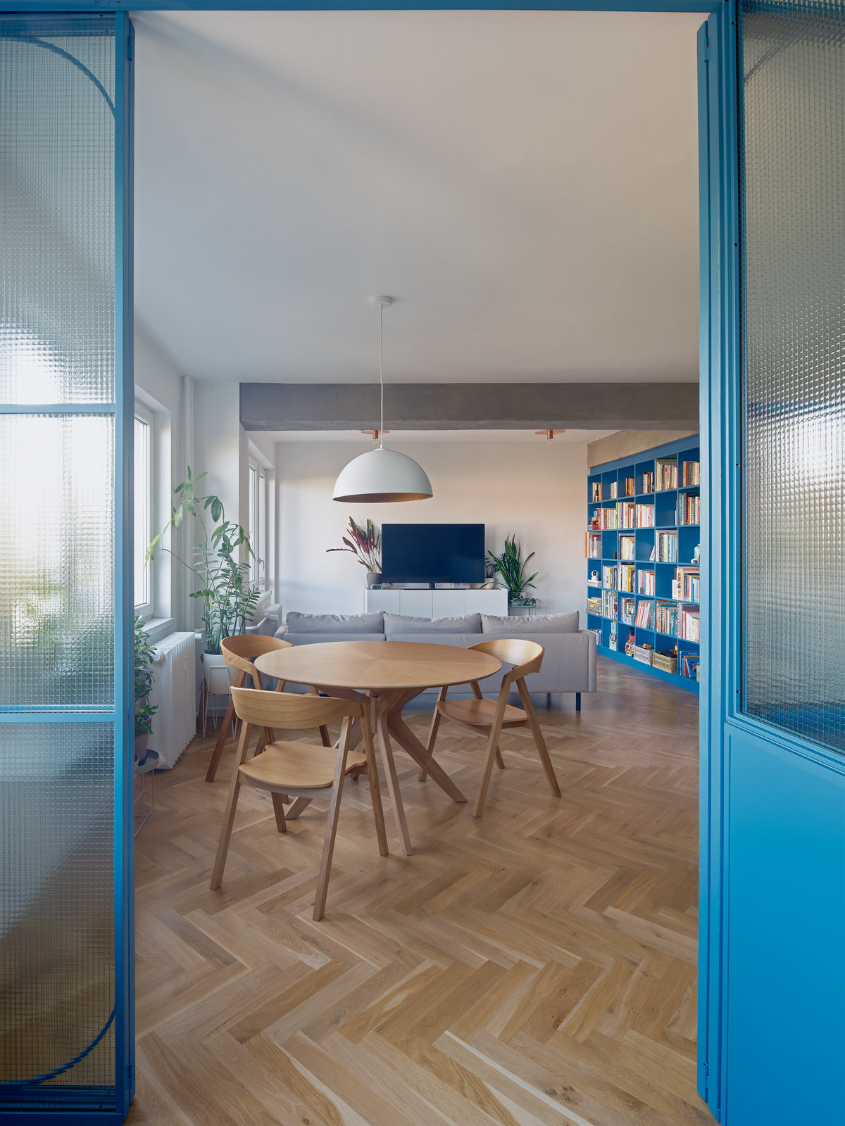 Pohled z pracovny (Rekonstrukce bytu v Holešovicích; B² Architecture)